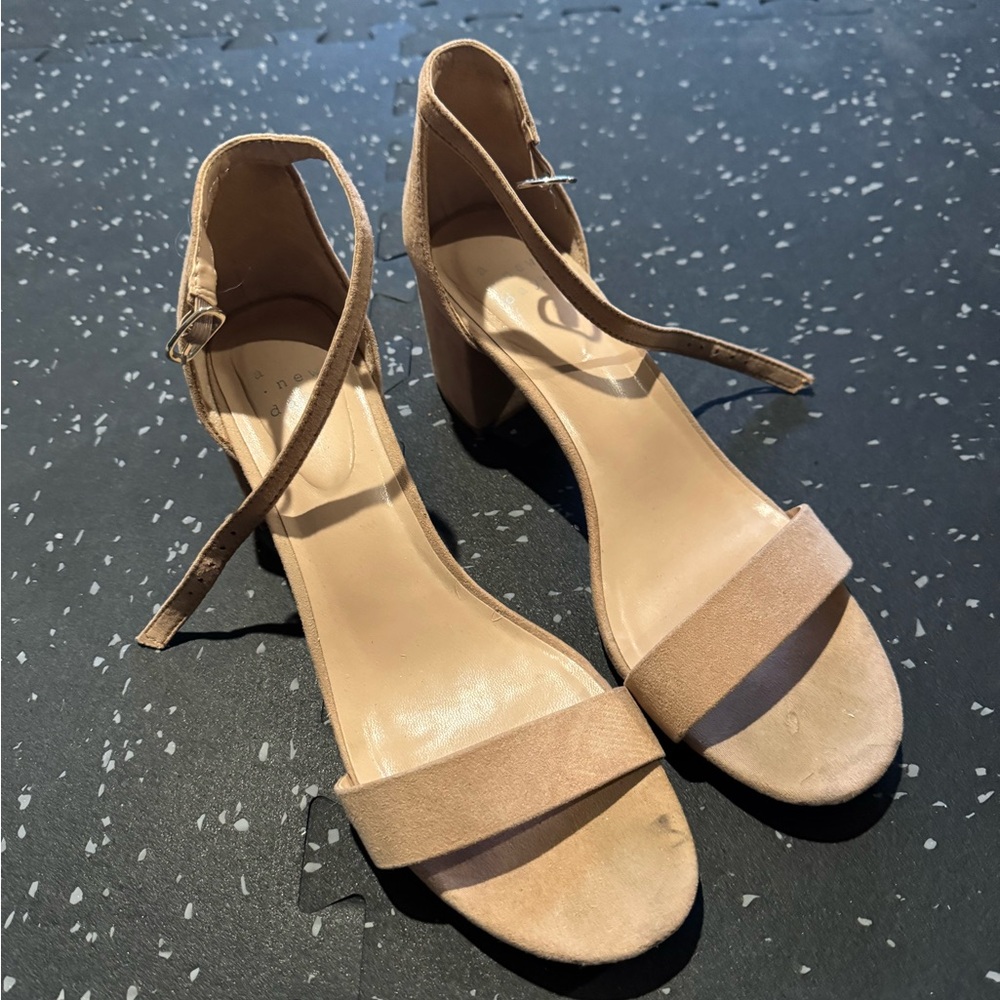 Elegant Tan Women's Heels